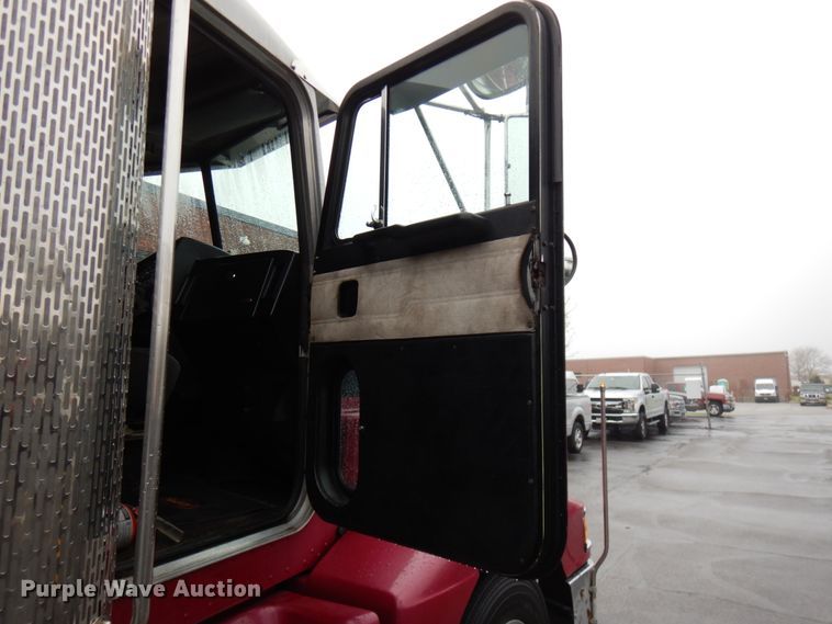 image for item HD9114 1992 Peterbilt 377  fuel truck