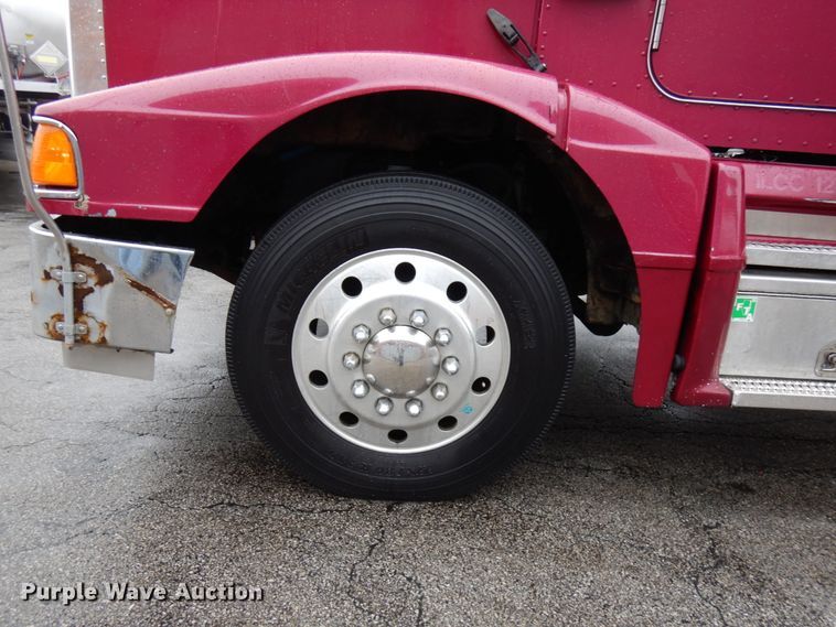 image for item HD9114 1992 Peterbilt 377  fuel truck