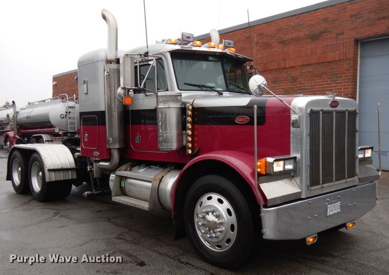 image for item HD9116 2004 Peterbilt 379  semi truck