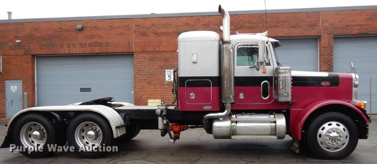 image for item HD9116 2004 Peterbilt 379  semi truck
