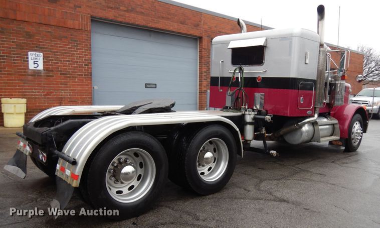 image for item HD9116 2004 Peterbilt 379  semi truck