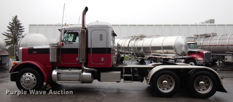image for item HD9116 2004 Peterbilt 379  semi truck