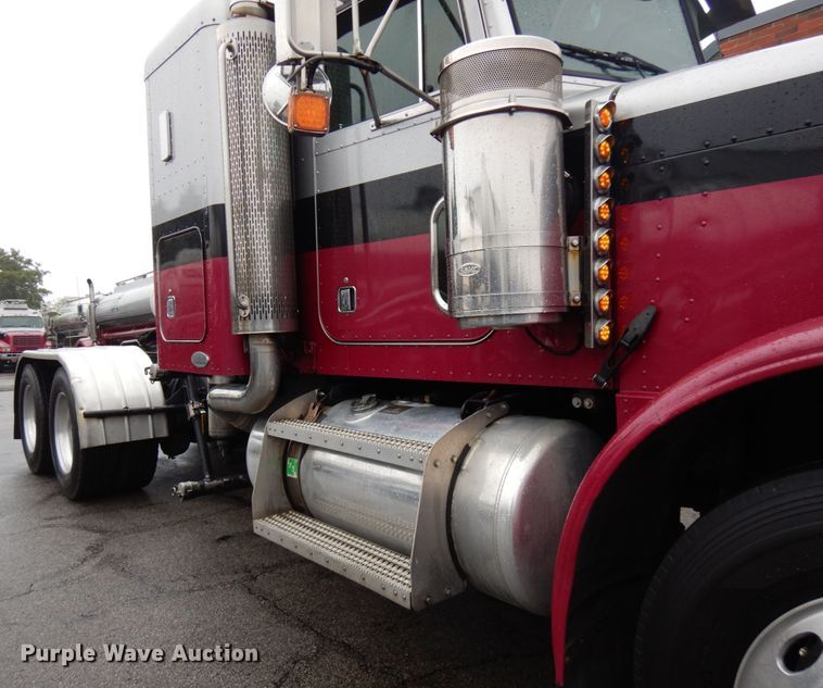 image for item HD9116 2004 Peterbilt 379  semi truck