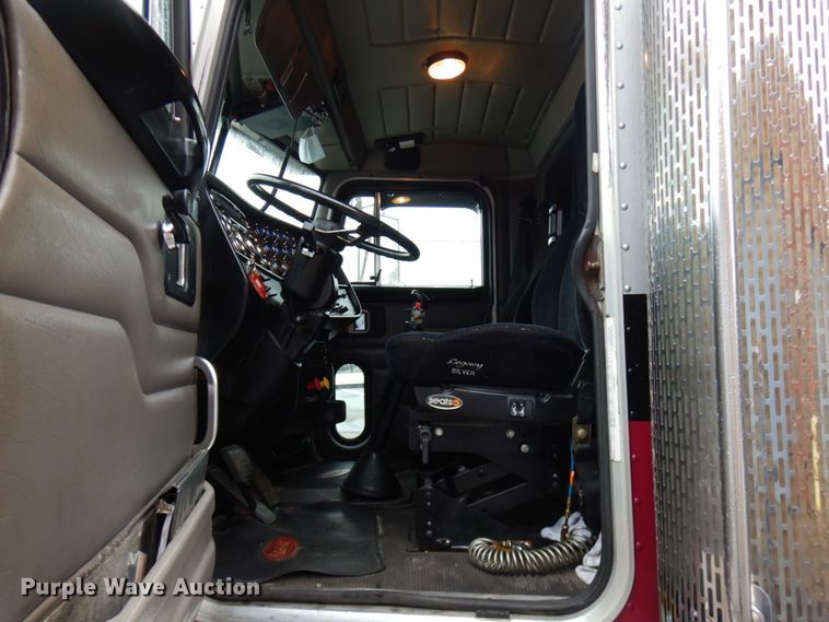 image for item HD9116 2004 Peterbilt 379  semi truck