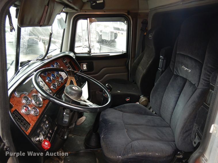 image for item HD9116 2004 Peterbilt 379  semi truck