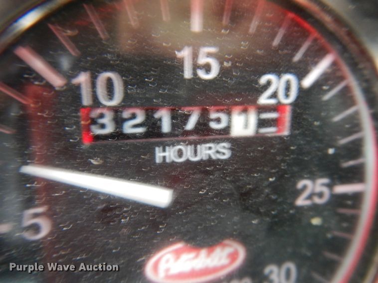 image for item HD9116 2004 Peterbilt 379  semi truck