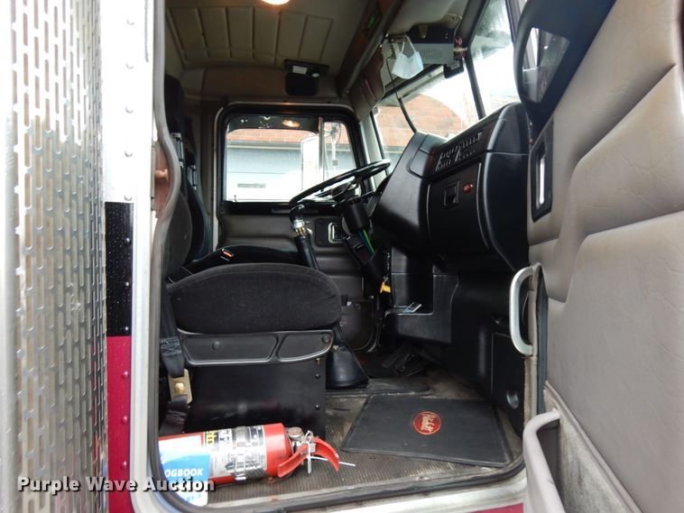 image for item HD9116 2004 Peterbilt 379  semi truck