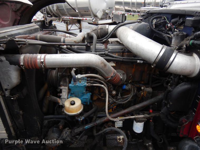 image for item HD9116 2004 Peterbilt 379  semi truck