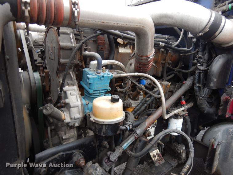 image for item HD9116 2004 Peterbilt 379  semi truck