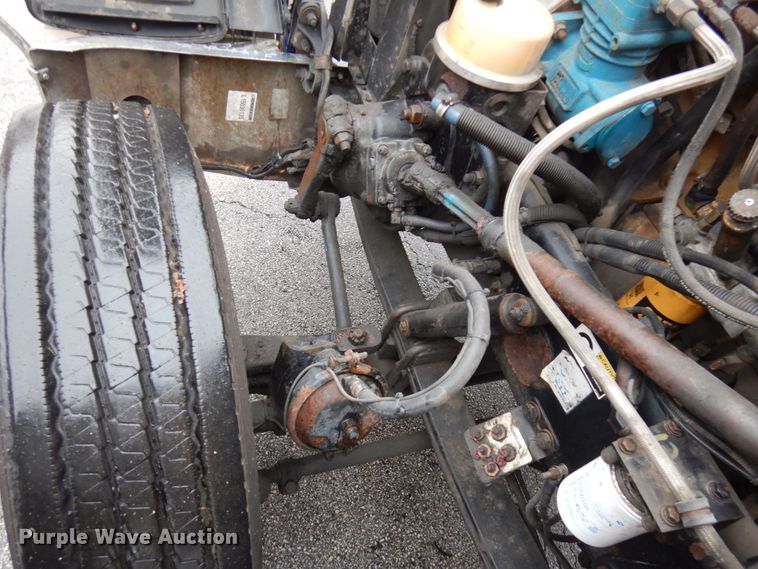 image for item HD9116 2004 Peterbilt 379  semi truck