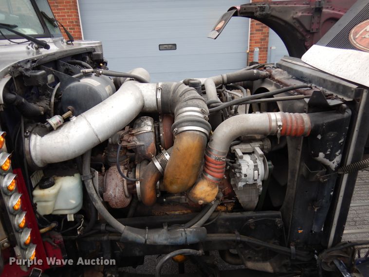 image for item HD9116 2004 Peterbilt 379  semi truck