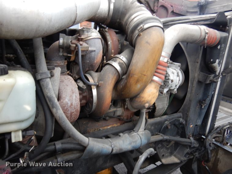 image for item HD9116 2004 Peterbilt 379  semi truck