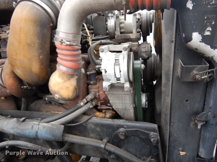 image for item HD9116 2004 Peterbilt 379  semi truck