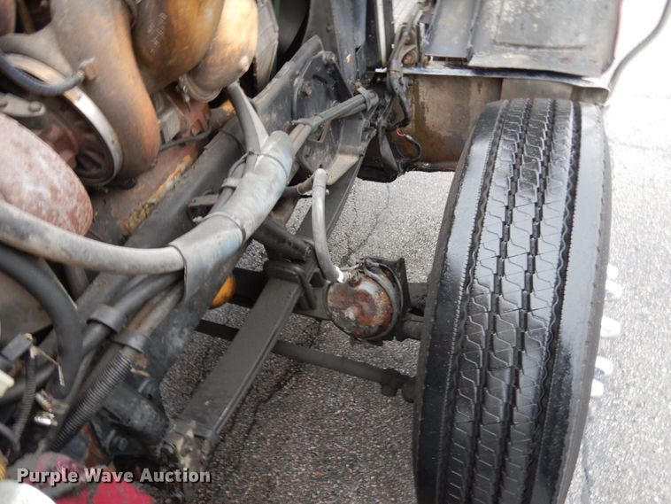 image for item HD9116 2004 Peterbilt 379  semi truck