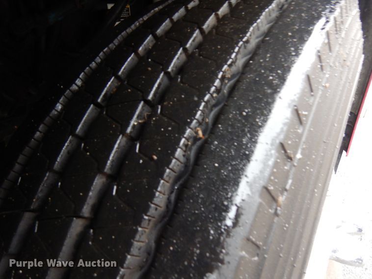 image for item HD9116 2004 Peterbilt 379  semi truck