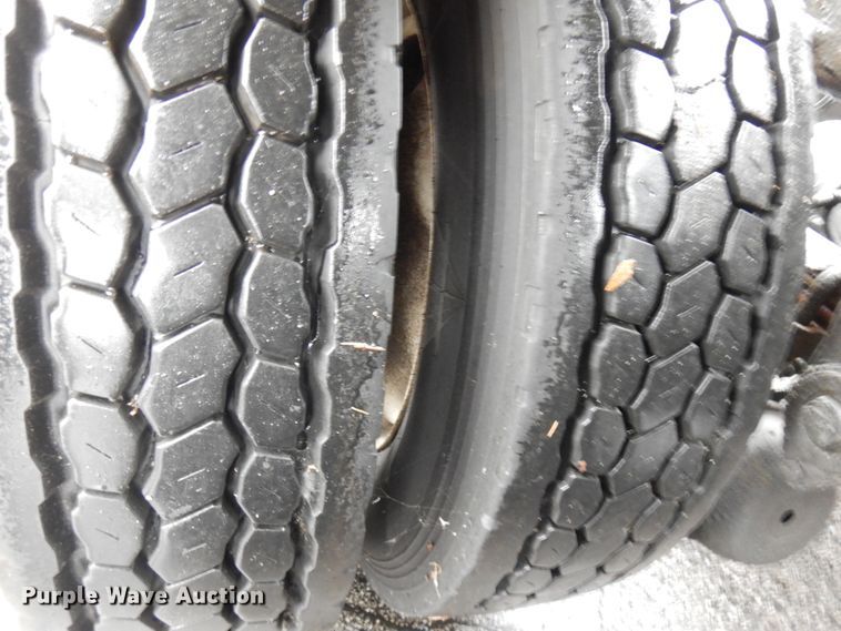 image for item HD9116 2004 Peterbilt 379  semi truck