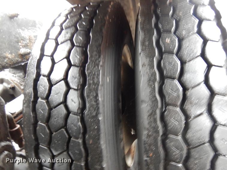 image for item HD9116 2004 Peterbilt 379  semi truck