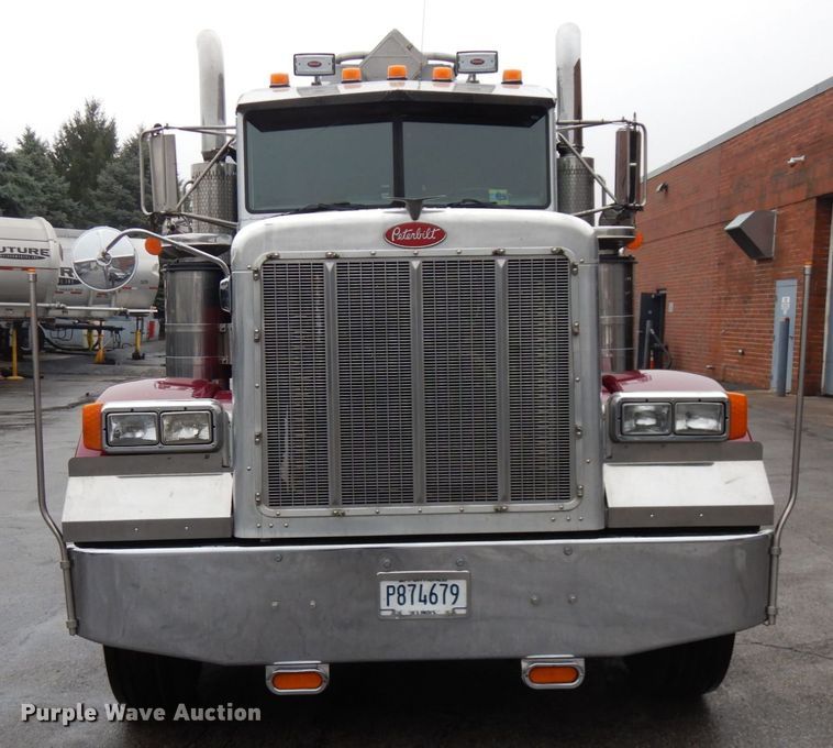 image for item HD9117 1999 Peterbilt 379  fuel truck