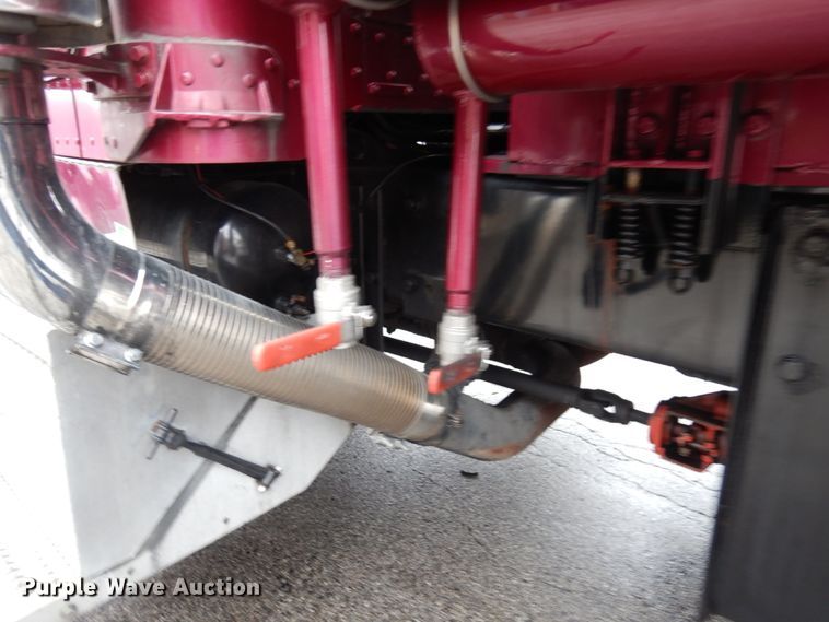 image for item HD9117 1999 Peterbilt 379  fuel truck