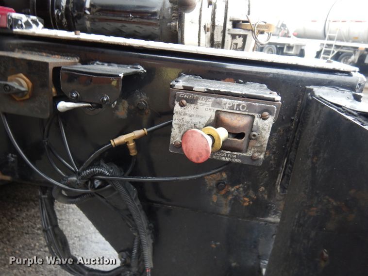 image for item HD9117 1999 Peterbilt 379  fuel truck