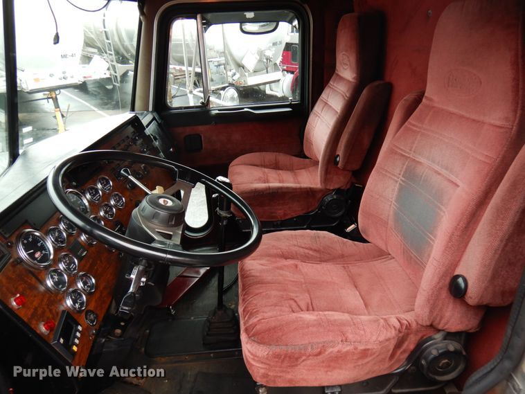 image for item HD9117 1999 Peterbilt 379  fuel truck