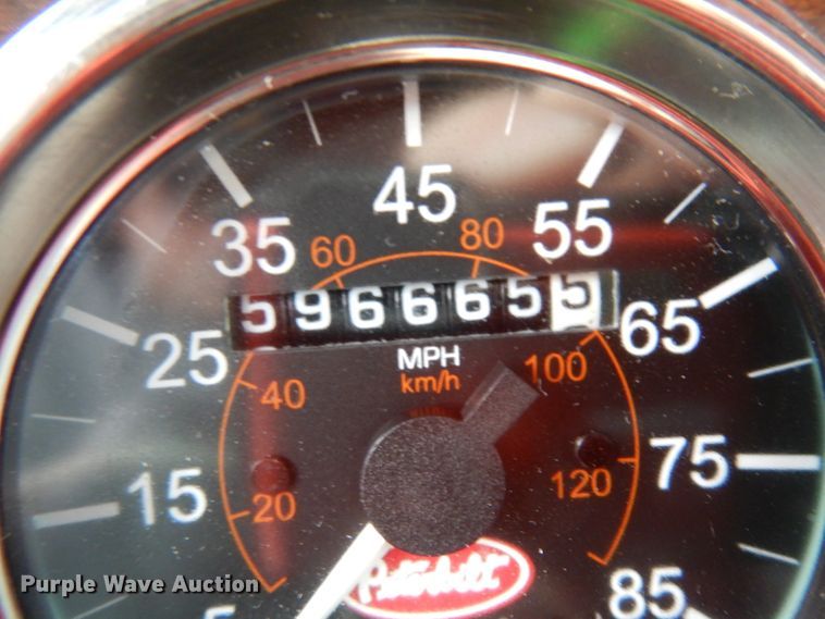 image for item HD9117 1999 Peterbilt 379  fuel truck