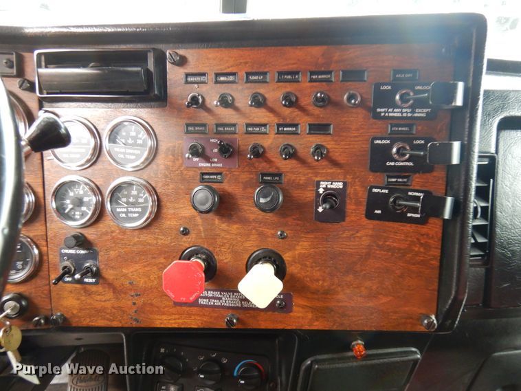 image for item HD9117 1999 Peterbilt 379  fuel truck