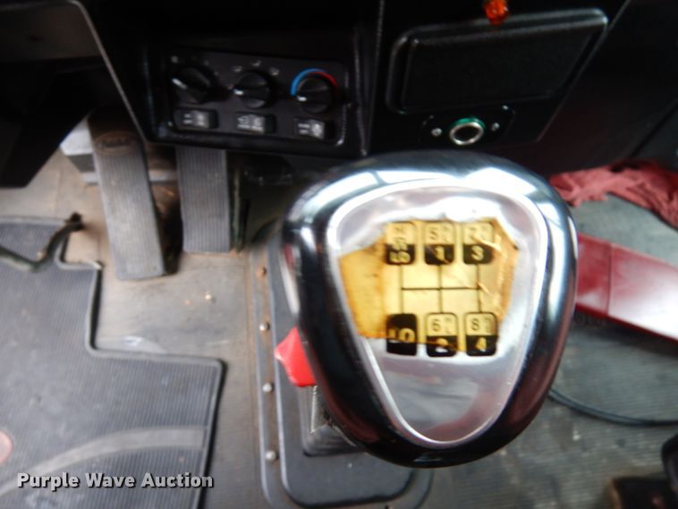 image for item HD9117 1999 Peterbilt 379  fuel truck