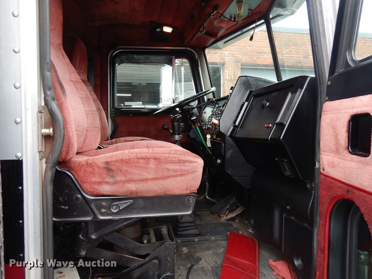 image for item HD9117 1999 Peterbilt 379  fuel truck