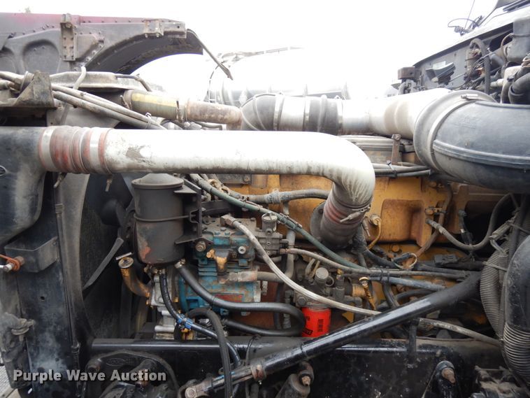 image for item HD9117 1999 Peterbilt 379  fuel truck