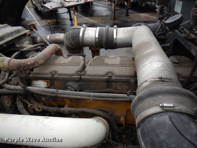 image for item HD9117 1999 Peterbilt 379  fuel truck