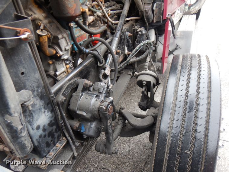 image for item HD9117 1999 Peterbilt 379  fuel truck