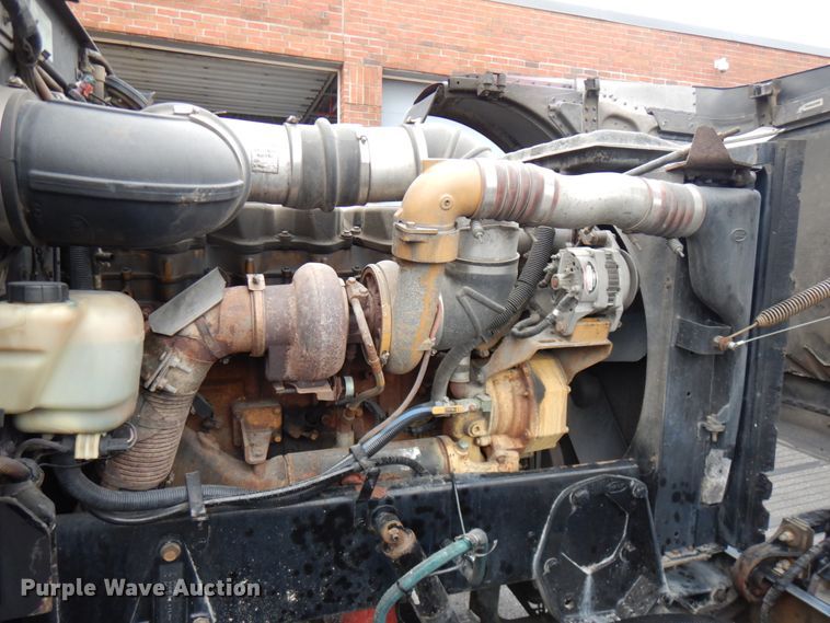 image for item HD9117 1999 Peterbilt 379  fuel truck