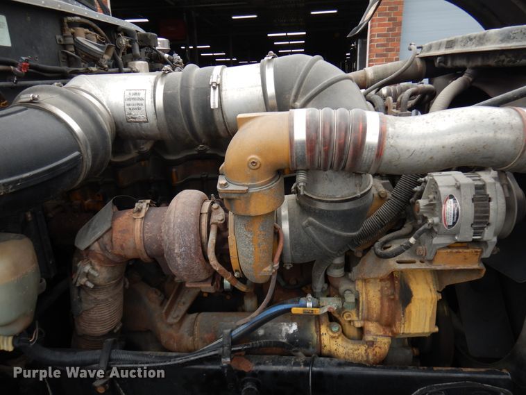 image for item HD9117 1999 Peterbilt 379  fuel truck