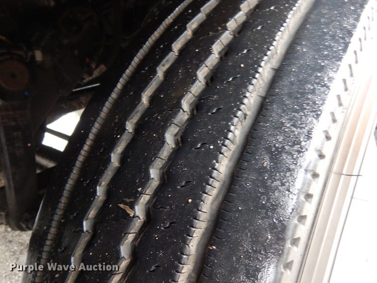 image for item HD9117 1999 Peterbilt 379  fuel truck