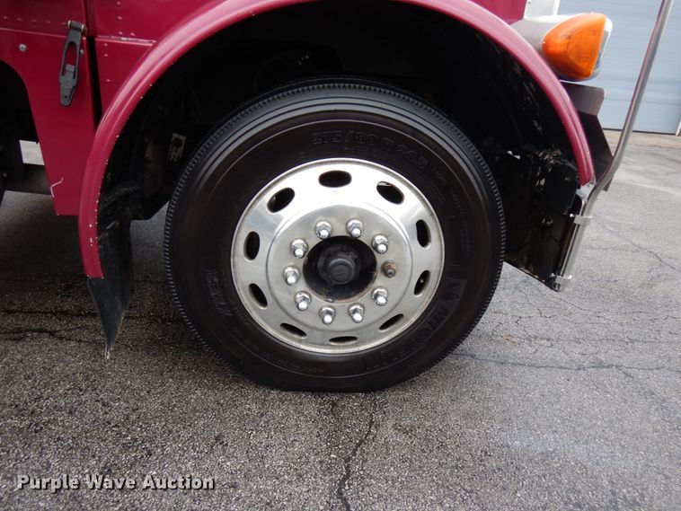 image for item HD9117 1999 Peterbilt 379  fuel truck