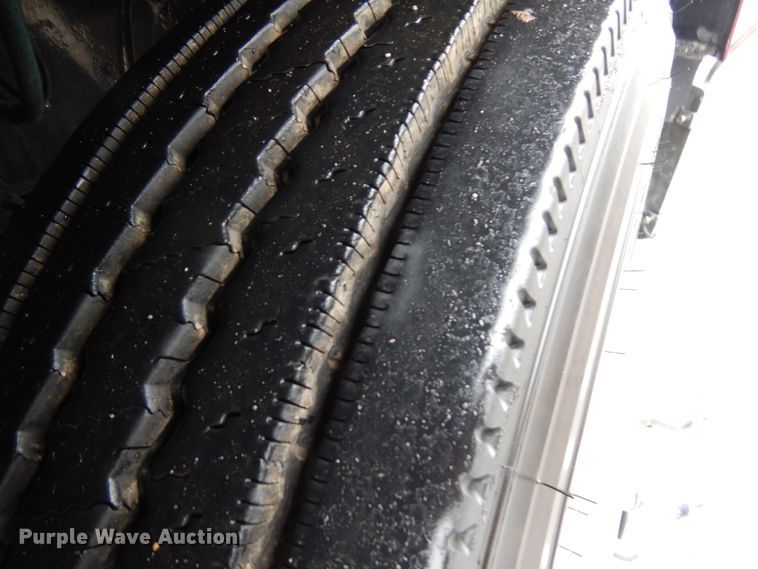 image for item HD9117 1999 Peterbilt 379  fuel truck