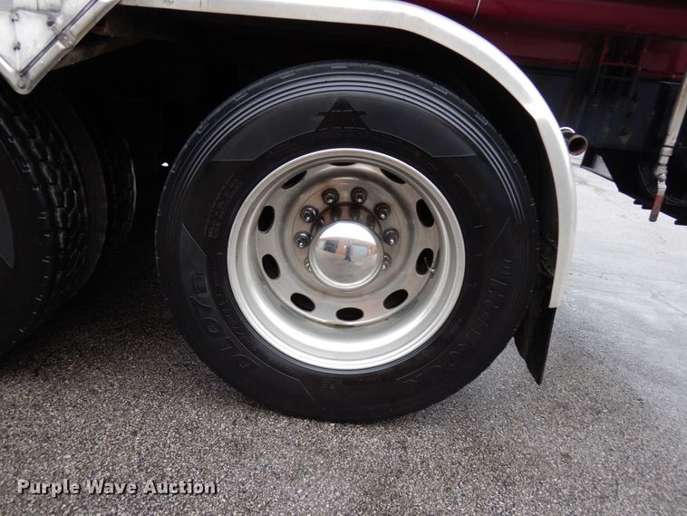 image for item HD9117 1999 Peterbilt 379  fuel truck