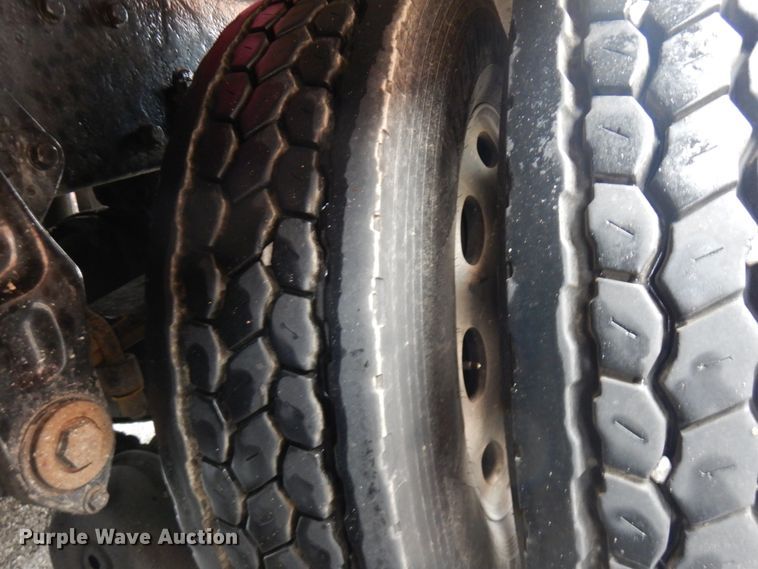 image for item HD9117 1999 Peterbilt 379  fuel truck