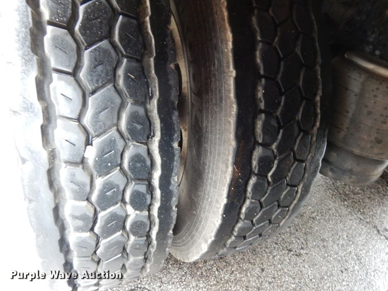 image for item HD9117 1999 Peterbilt 379  fuel truck