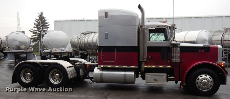 image for item HD9118 2007 Peterbilt 379  semi truck