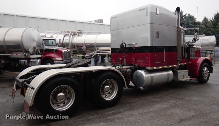 image for item HD9118 2007 Peterbilt 379  semi truck