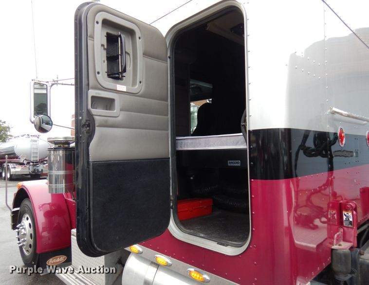 image for item HD9118 2007 Peterbilt 379  semi truck