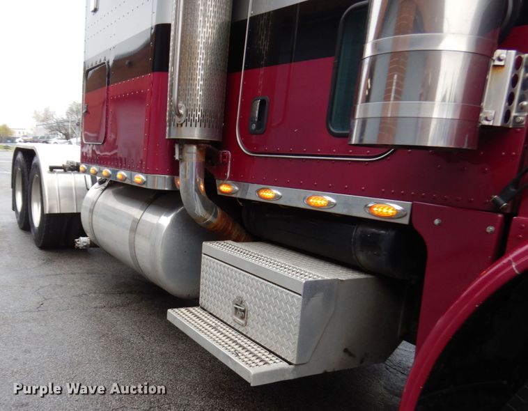 image for item HD9118 2007 Peterbilt 379  semi truck