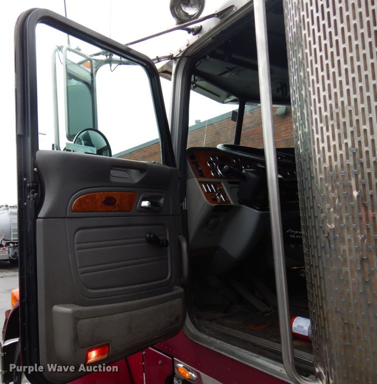 image for item HD9118 2007 Peterbilt 379  semi truck