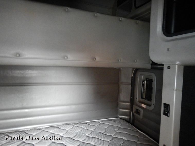 image for item HD9118 2007 Peterbilt 379  semi truck