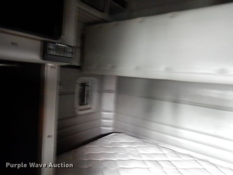 image for item HD9118 2007 Peterbilt 379  semi truck