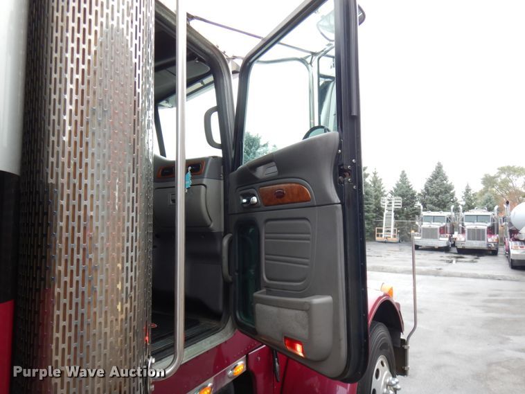 image for item HD9118 2007 Peterbilt 379  semi truck
