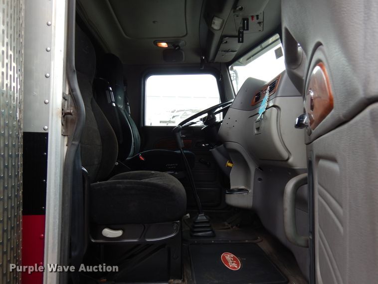 image for item HD9118 2007 Peterbilt 379  semi truck