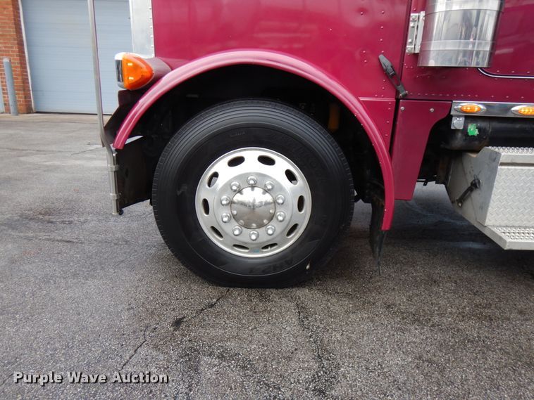 image for item HD9118 2007 Peterbilt 379  semi truck
